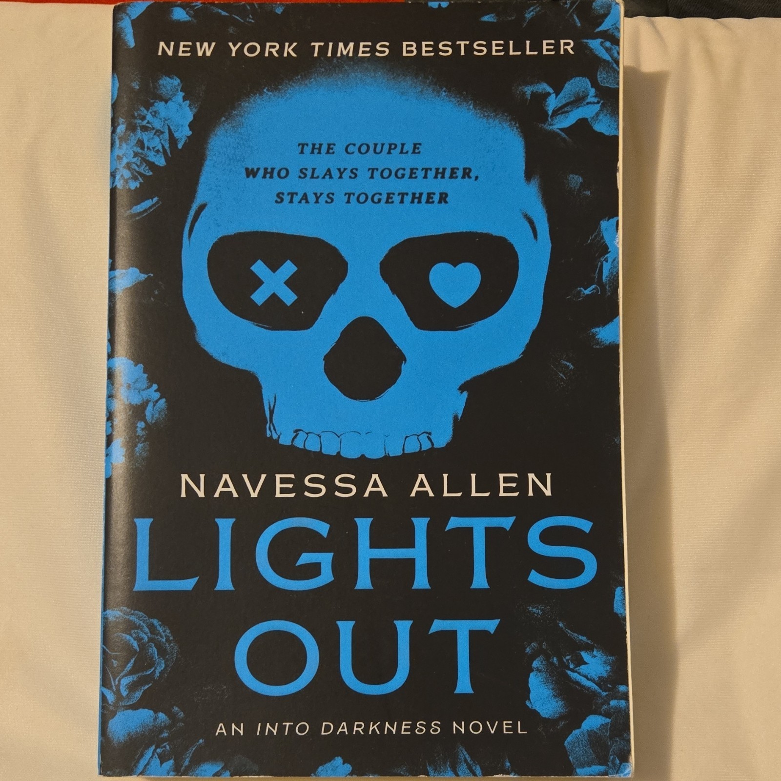 Lights Out: An Into Darkness Novel by Navessa Allen, Paperback, 2024, Zando