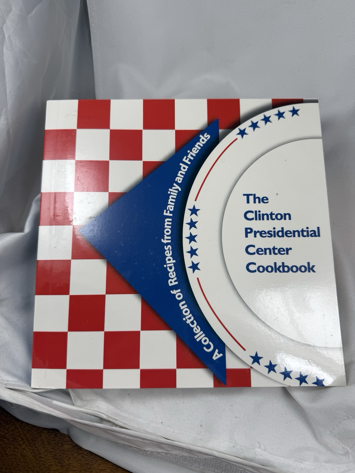 Cookbook Celebrity Cookbook 264 pages Illustrated Soft Cover President Clinton
