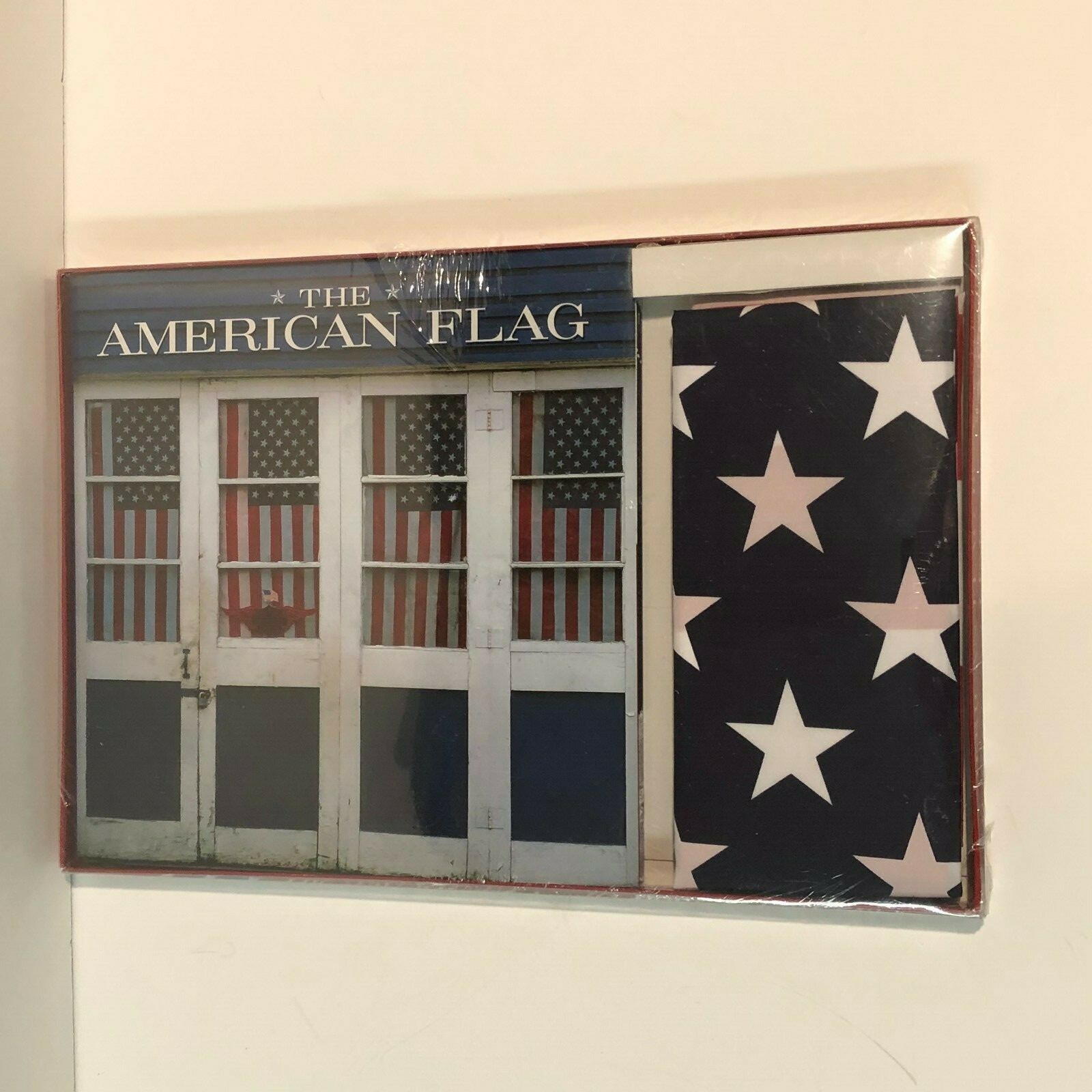 The American Flag Book and Gift Set – Sterling Publishing 3′ x 5′ Flag Included