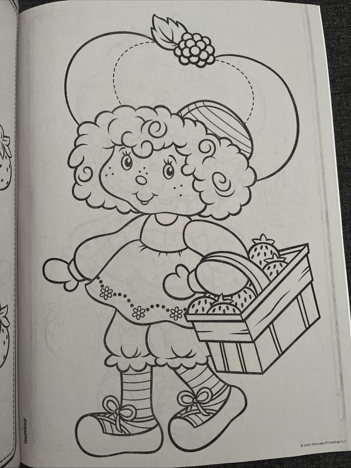 🍓THE WORLD of STRAWBERRY SHORTCAKE BERRY CUTE Coloring & Activity Book🍓